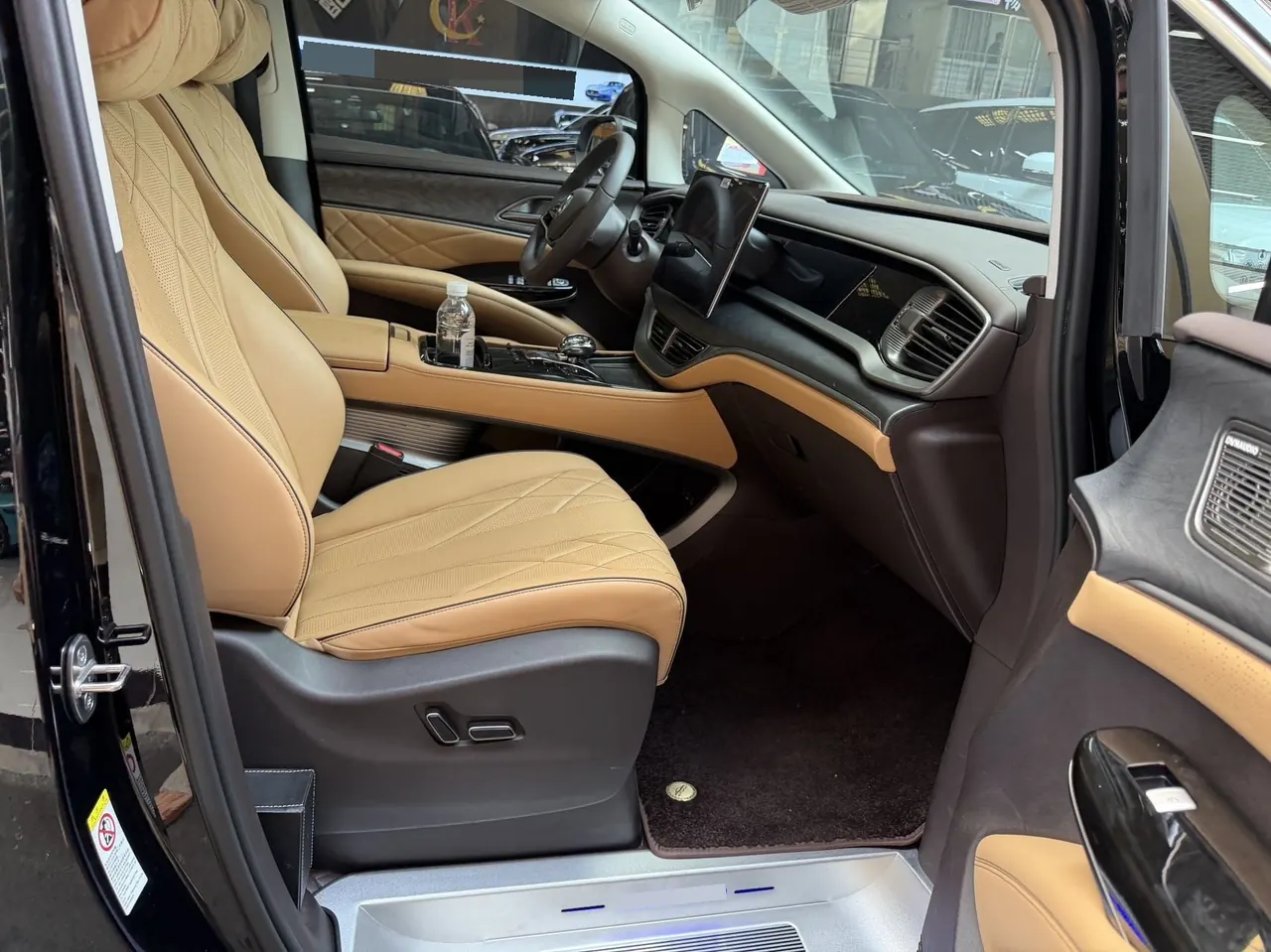 Denza 2024 Denza D9 DM-i 1.5T stepless 970 luxury automatic gear 7
