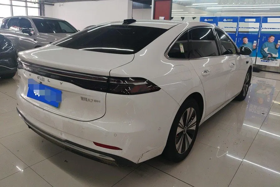 Geely Galaxy 2025 A7 EM-i 1.5 150km Discovery Edition Automatic Gear 2