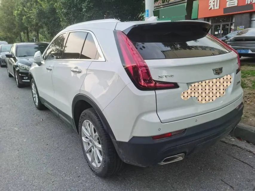 Cadillac 2021 XT4 2.0T 28T Two-Drive Leading Automatic Gear 3