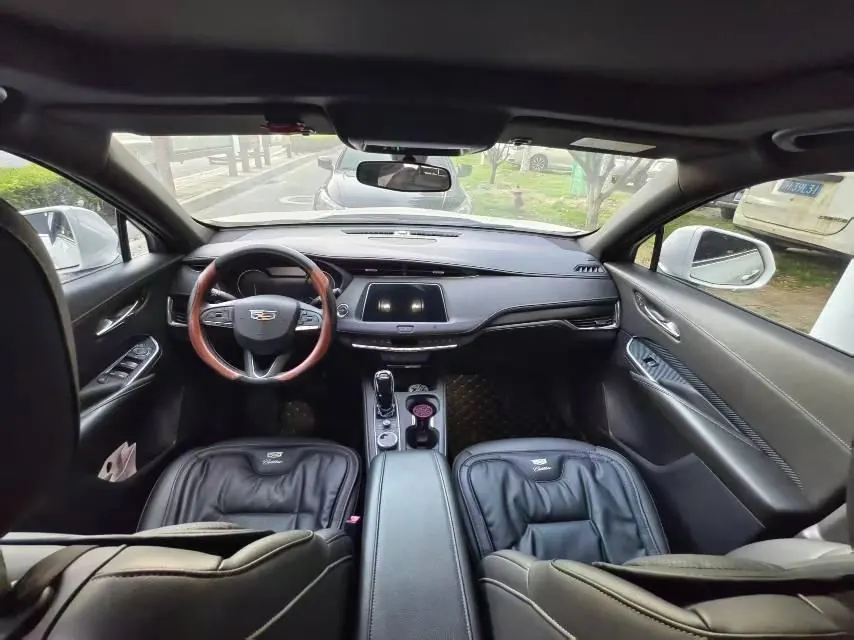 Cadillac 2021 XT4 2.0T 28T Two-Drive Leading Automatic Gear 4
