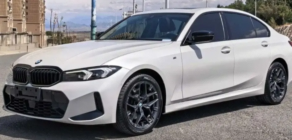 打开图片灯箱:BMW 3 Series 2025 330Li 2.0T M Sports Obsidian Night Suit Automatic Gear