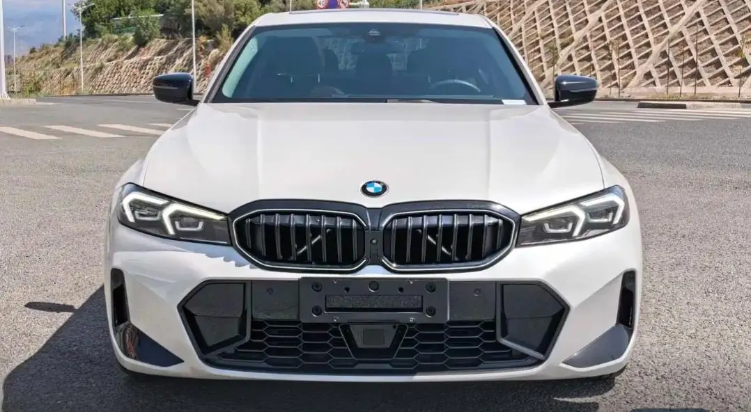 BMW 3 Series 2025 330Li 2.0T M Sports Obsidian Night Suit Automatic Gear 2