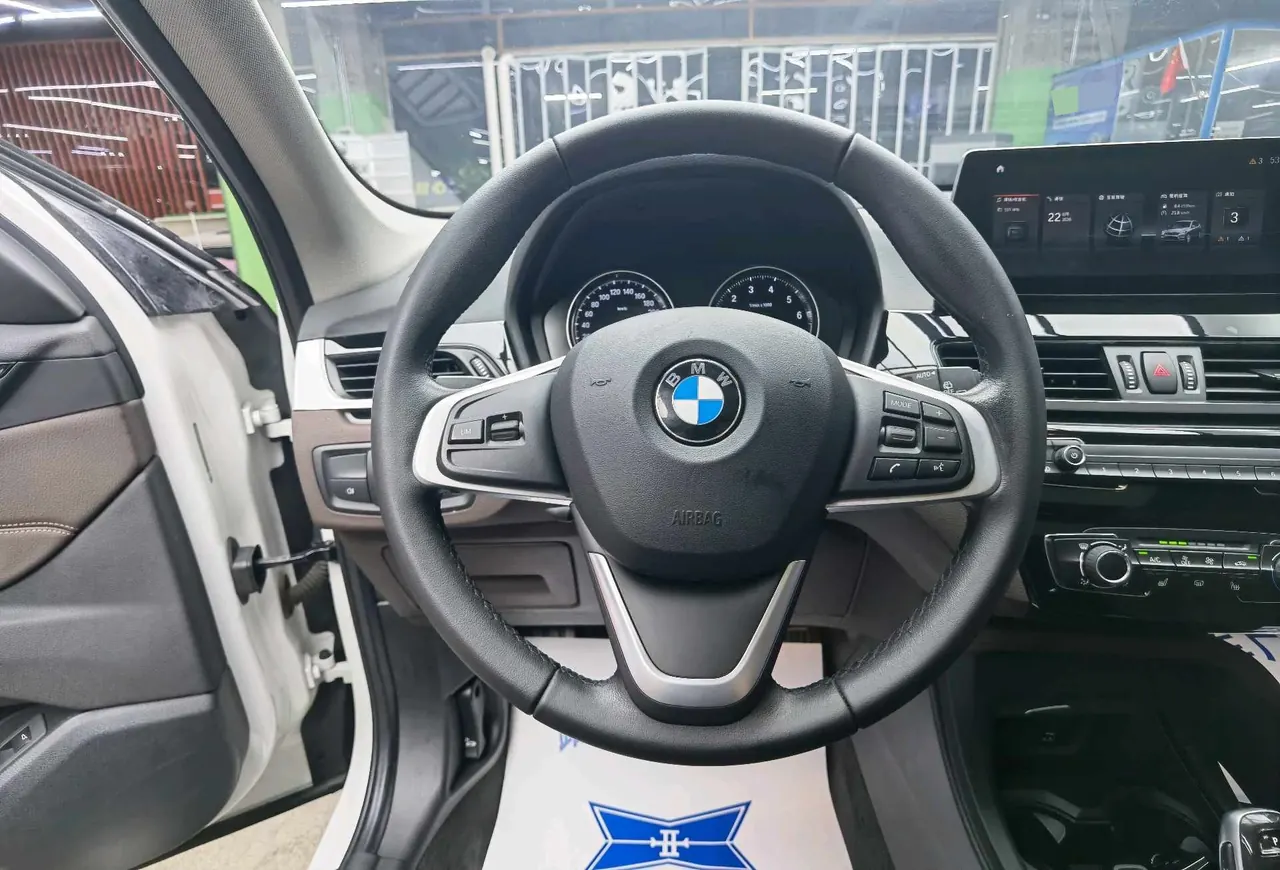 BMW 2021 X1 sDrive20Li 1.5T fashion automatic gear 10