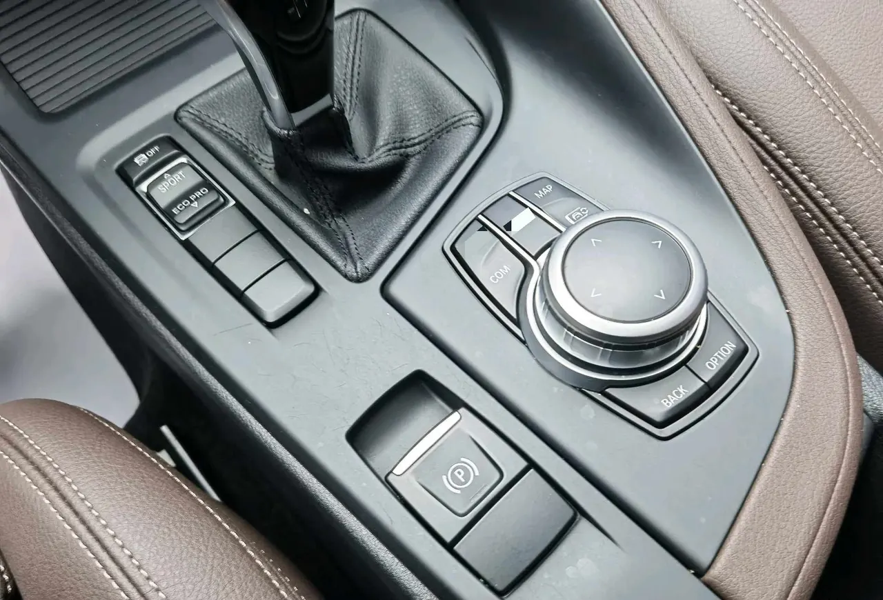 BMW 2021 X1 sDrive20Li 1.5T fashion automatic gear 12