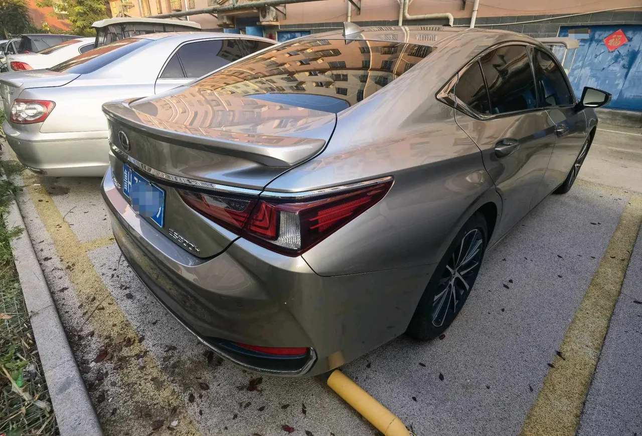 Lexus ES (Imported) 2022 ES300h 2.5 Stepless Premium Edition Automatic Gear 3