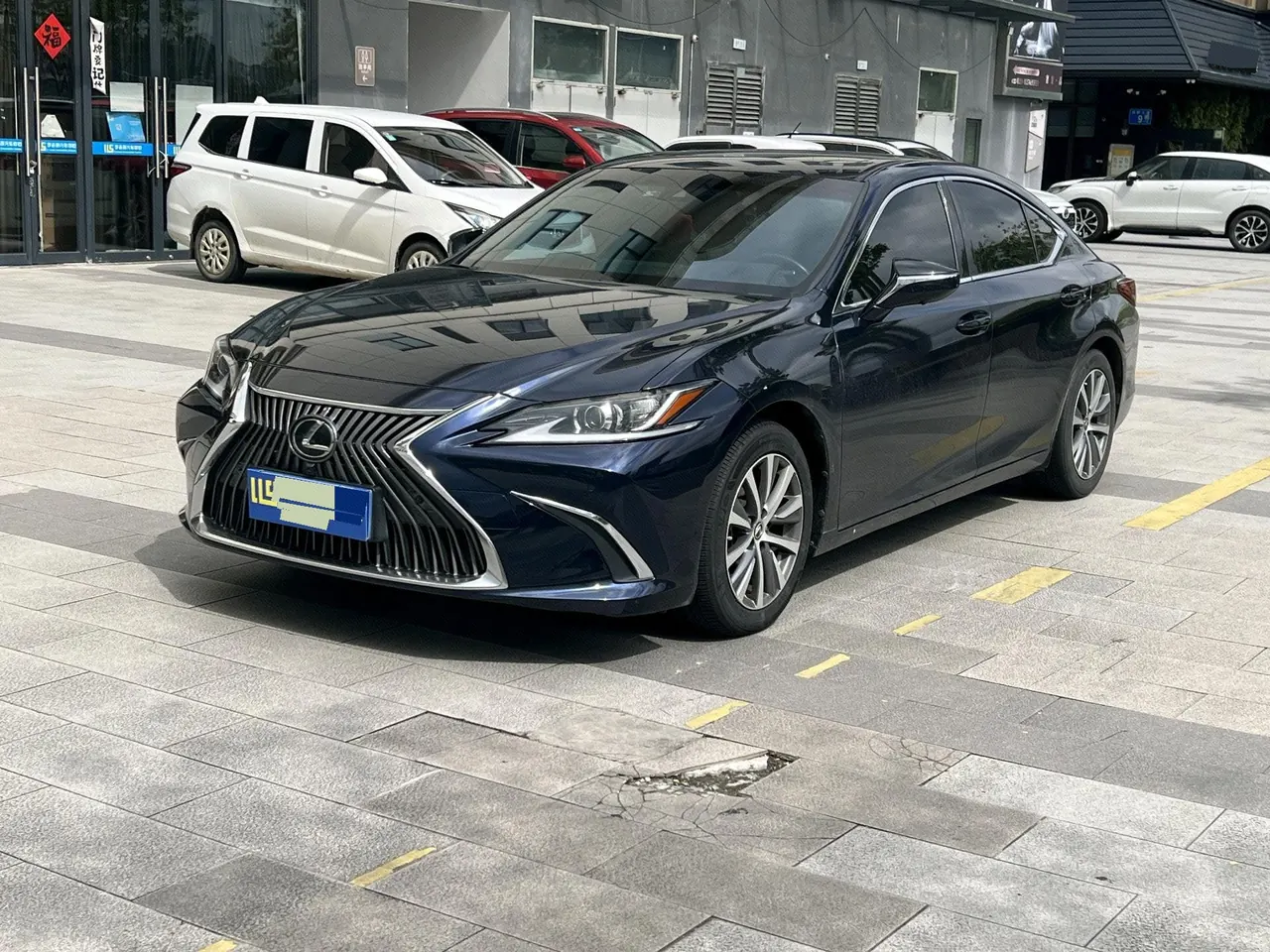 打开图片灯箱:Lexus ES (Imported) 2020 ES200 2.0 Stepless Premium Edition Automatic Gear