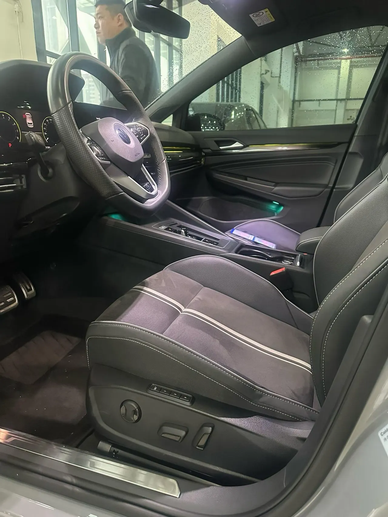 Volkswagen 2021 Golf 8 R-Line 1.4TSI 280TSI Automatic 4