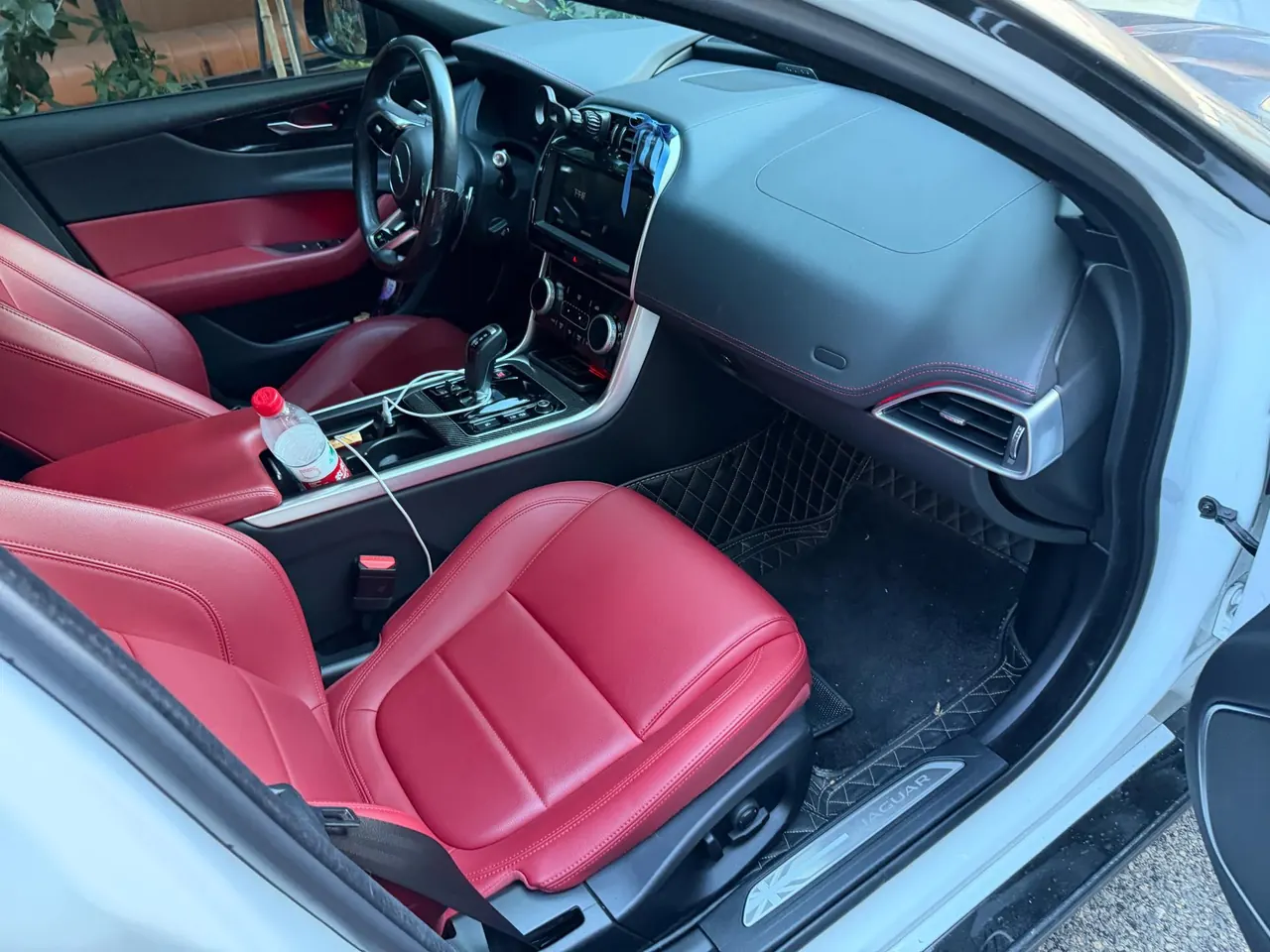 Jaguar 2021 XEL 2.0T 250PS Obsidian Black Sports Edition Automatic Gear 2