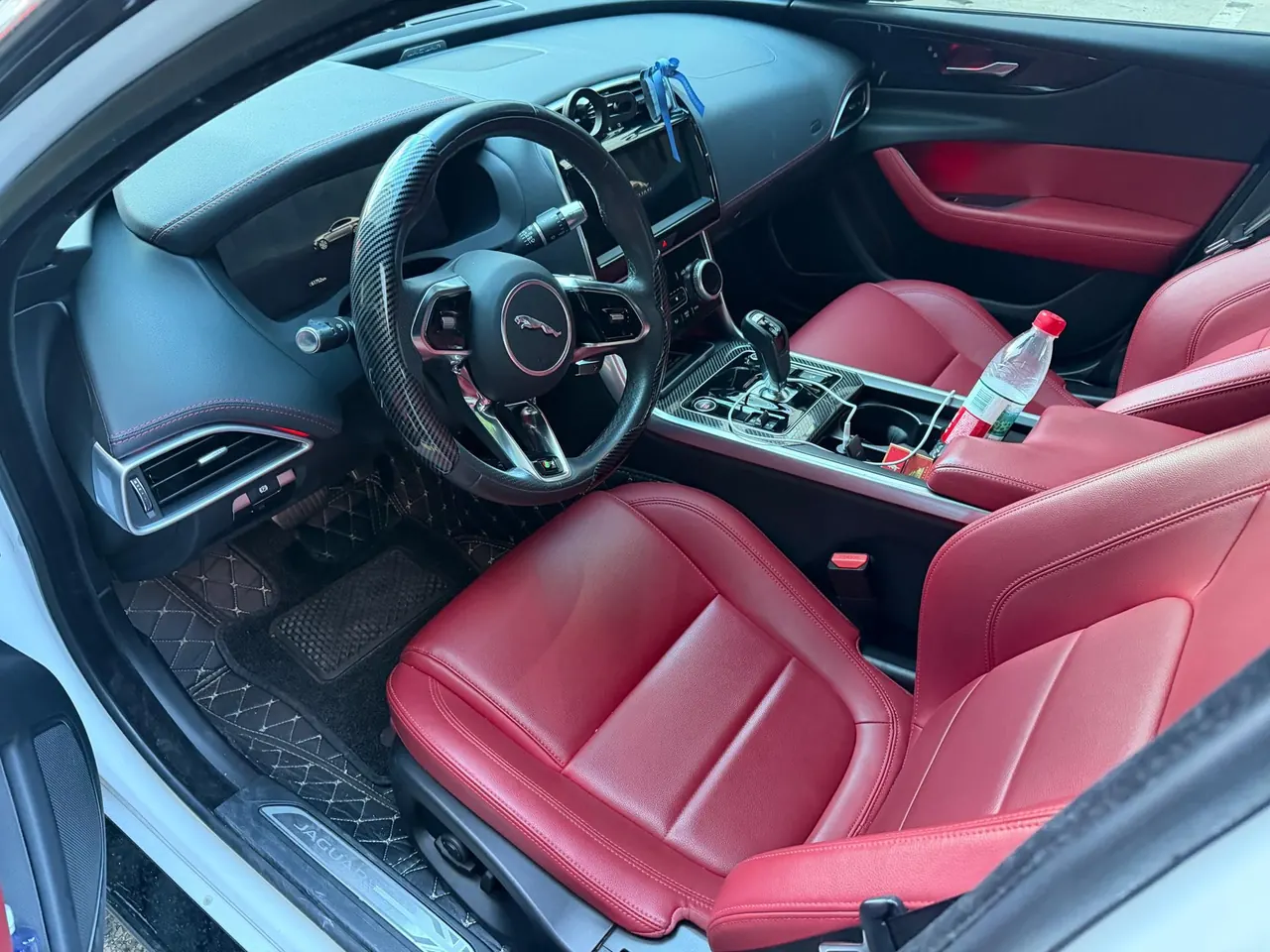 Jaguar 2021 XEL 2.0T 250PS Obsidian Black Sports Edition Automatic Gear 3