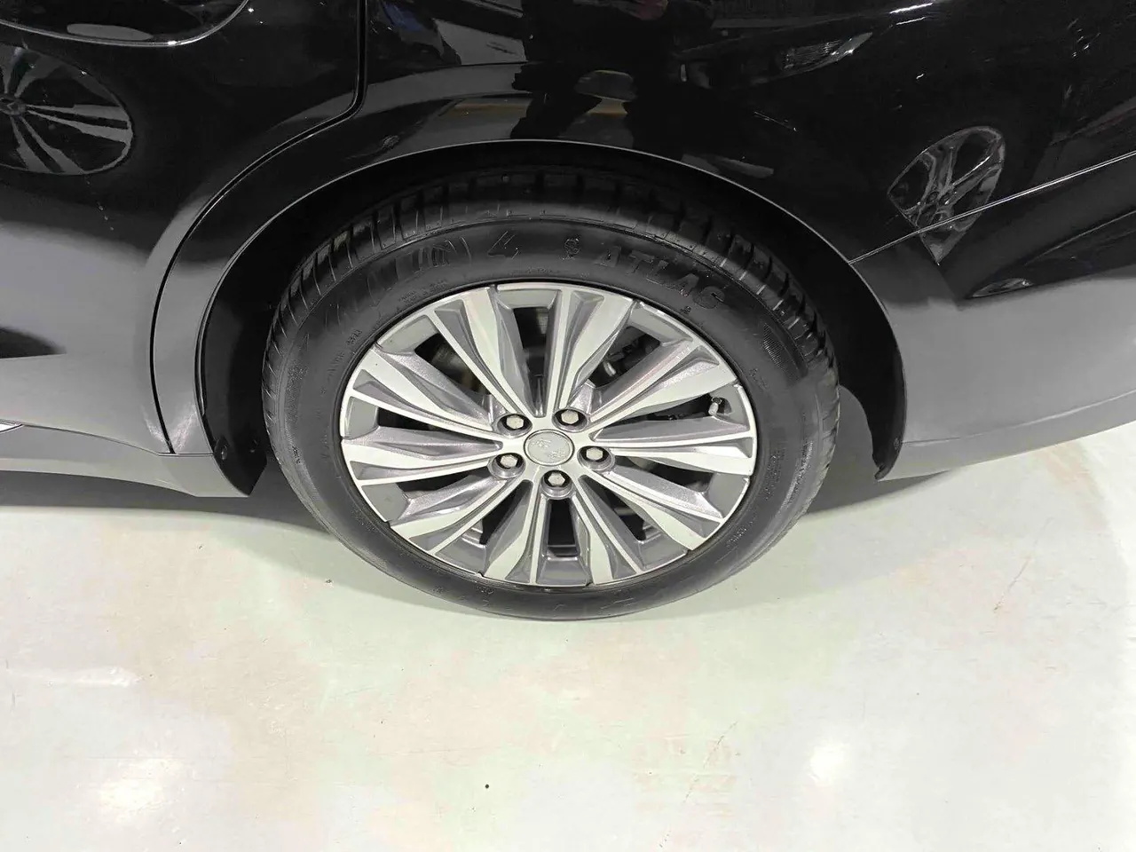 HongQi 2022 E-QM 5 431km Charging Enjoy Edition Automatic Gear 8