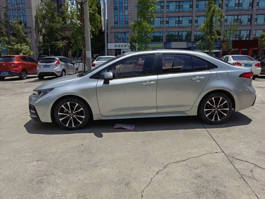 Toyota 2021 Lei Ling 1.2T Stepless 185T Sports Edition Automatic Gear 3