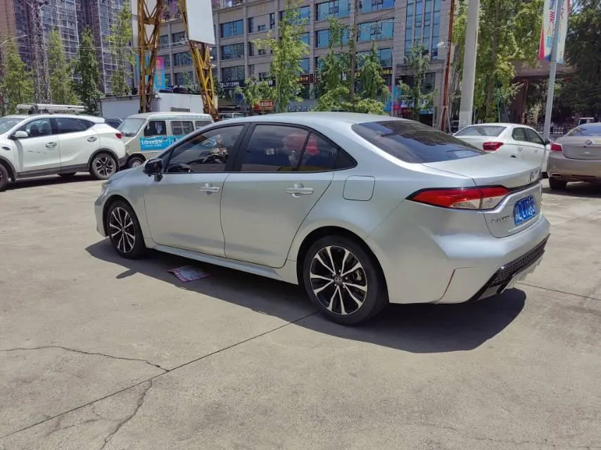 Toyota 2021 Lei Ling 1.2T Stepless 185T Sports Edition Automatic Gear 4