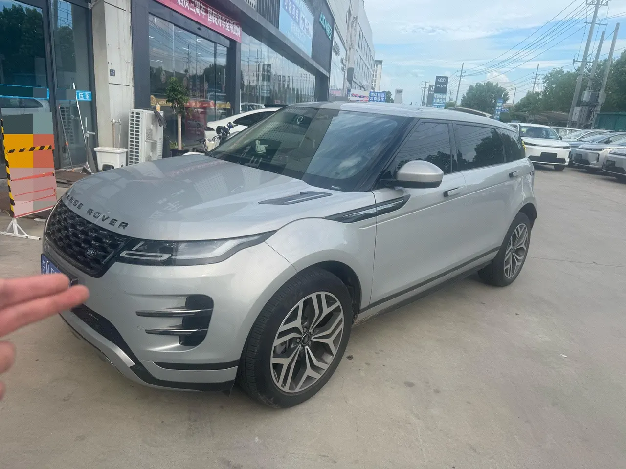 Open image lightbox: Land Rover 2023 Range Rover Aurora L 48V 2.0T 249PS Deluxe Automatic Gear