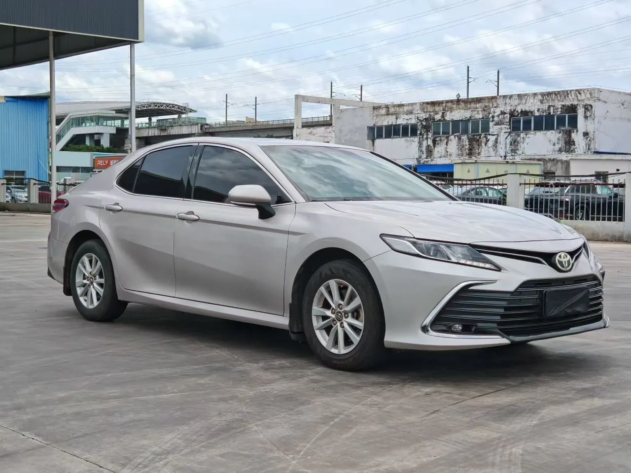 Toyota 2021 Camry 2.0E Stepless Elite Edition Automatic Gear 3