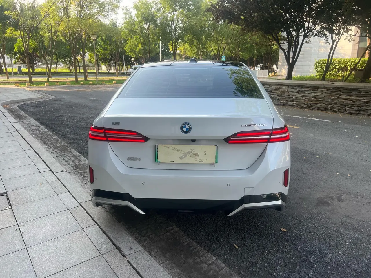 BMW 2024 i5 eDrive 35L Exclusive M Sports Suit Automatic Gear 6