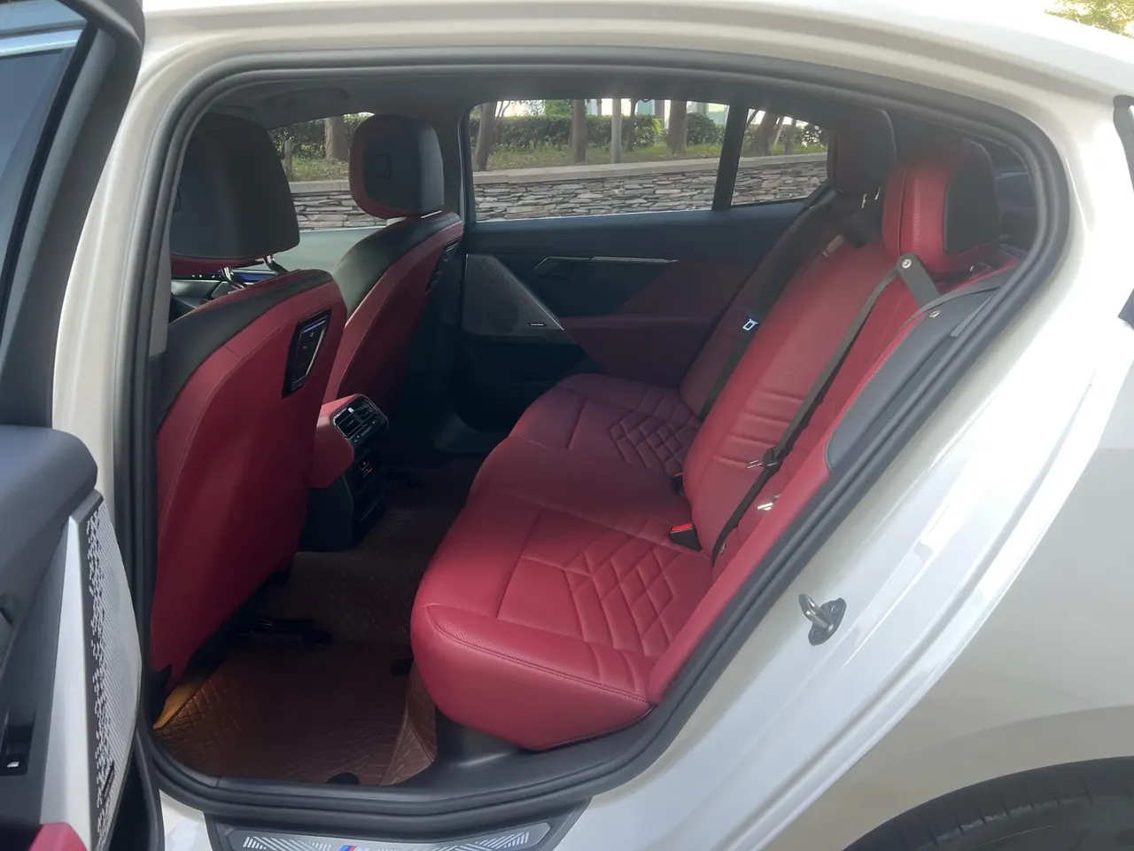 BMW 2024 i5 eDrive 35L Exclusive M Sports Suit Automatic Gear 9