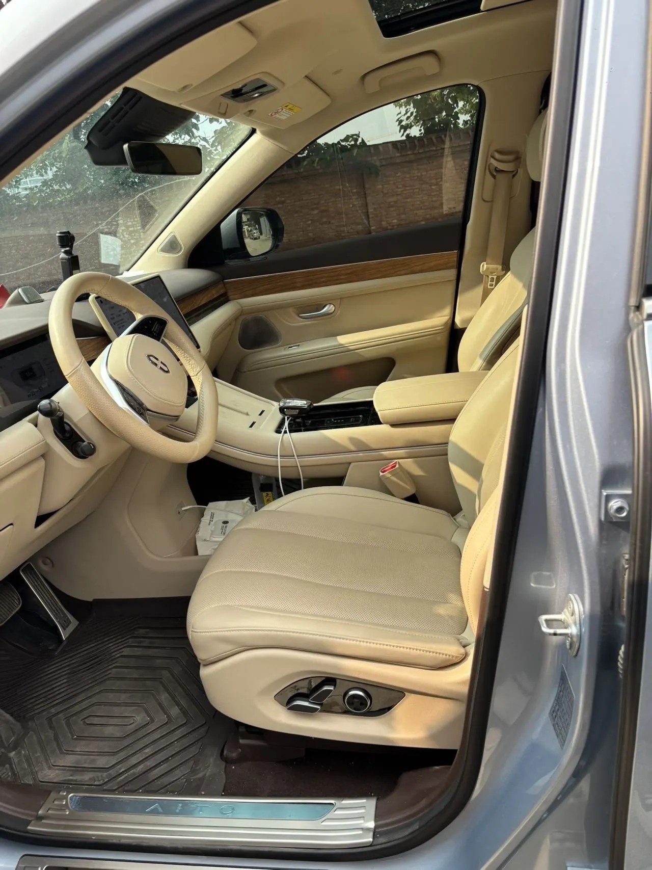 AITO 2024 AITO M7 Smart Drive Four-wheel Drive Max Edition 5-seat Automatic Gear 2