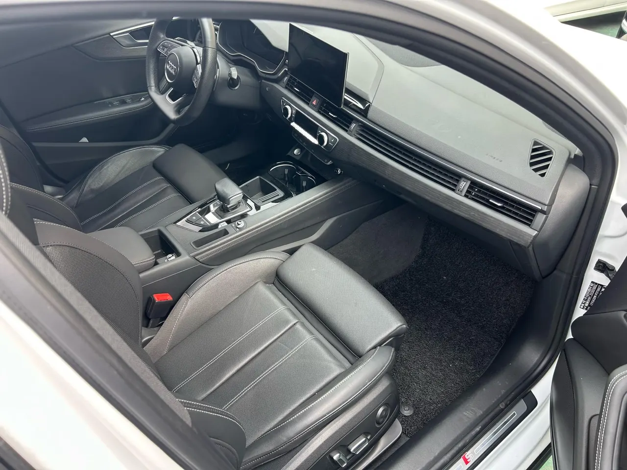 Audi 2023 A4L 2.0TFSI 40TFSI Deluxe Dynamic Automatic 4