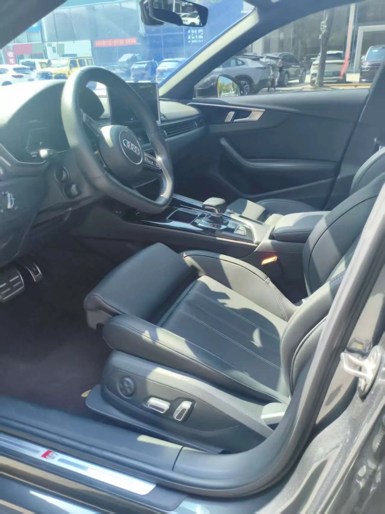 Audi 2024 A4L 2.0TFSI 40TFSI Deluxe Dynamic Automatic 5