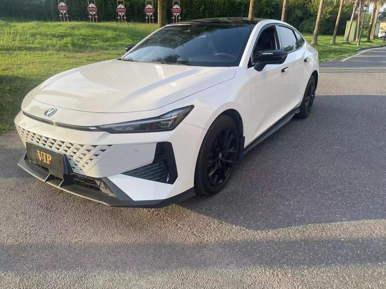 Open image lightbox: ChangAn 2024 UNI-V 1.5T Prestige Automatic