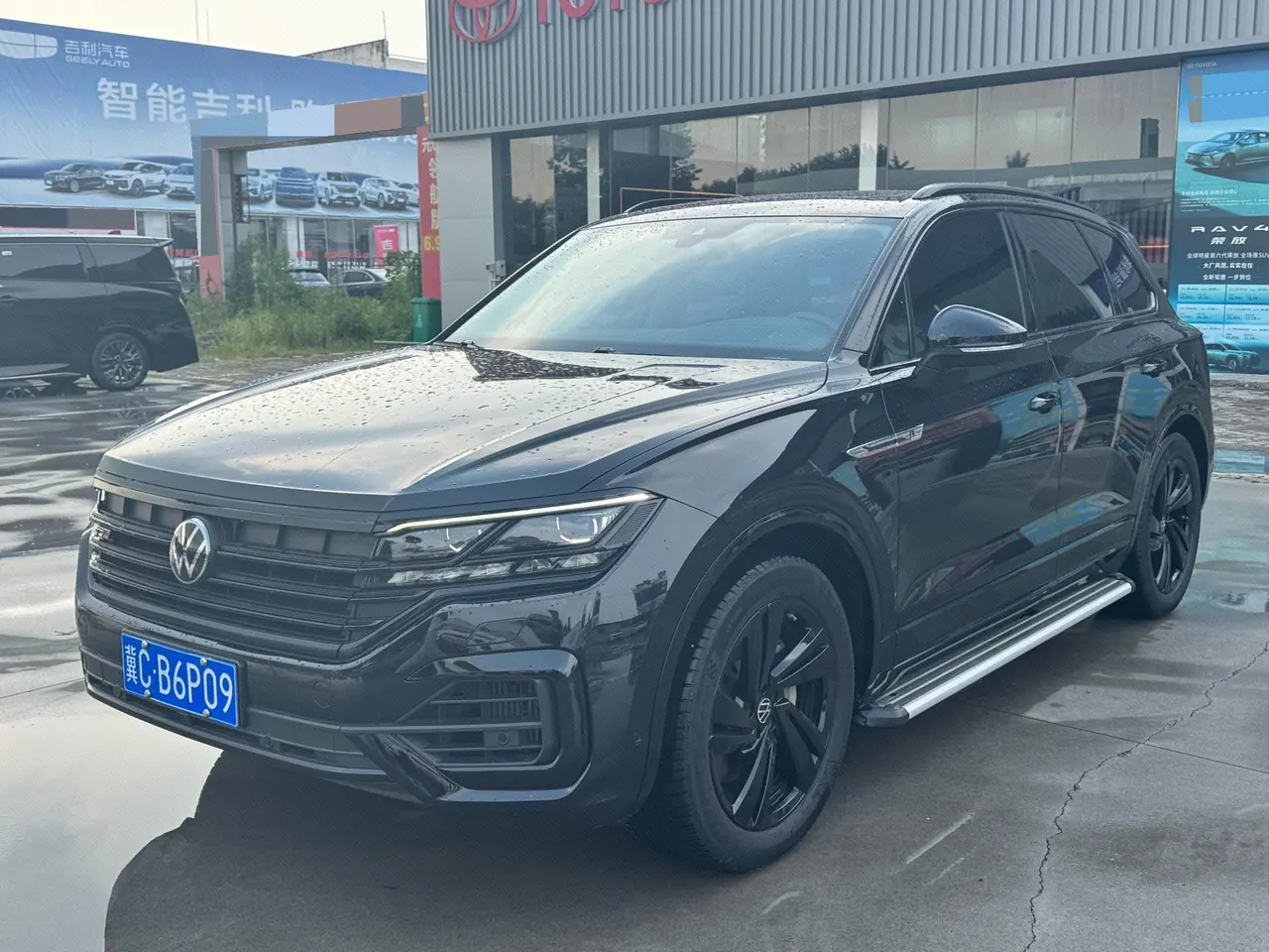 Open image lightbox: Volkswagen Touareg (Imported) 2021 Touareg 3.0TSI Sharp Edition Obsidian Black Sports Suit Automatic Gear