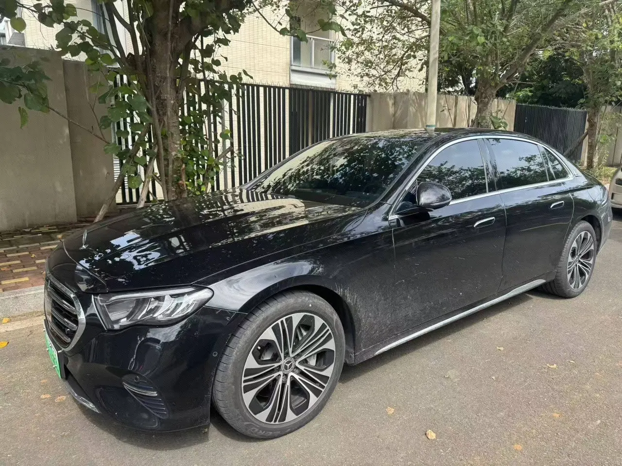 Open image lightbox: Mercedes Benz Class E New Energy 2024 E 350 e L 2.0T Automatic Gear