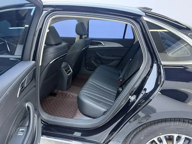 HongQi 2024 H5 2.0T Zhilian Flag Edition Automatic Gear 6