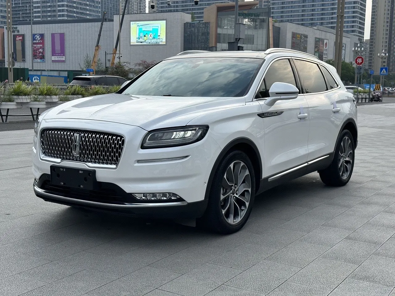 Lincoln Navigator (Imported) 2021 Navigator 2.0T 4-wheel Drive Elegant Edition Automatic Gear - View 1
