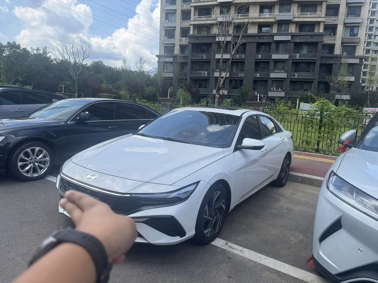 打开图片灯箱:Hyundai 2023 Elantra -3-compartment 1.5 stepless LUX premium automatic gear