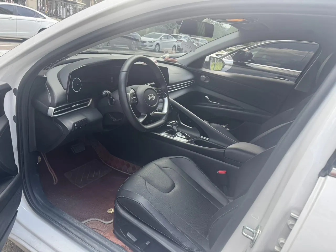 Hyundai 2023 Elantra -3-compartment 1.5 stepless LUX premium automatic gear 4