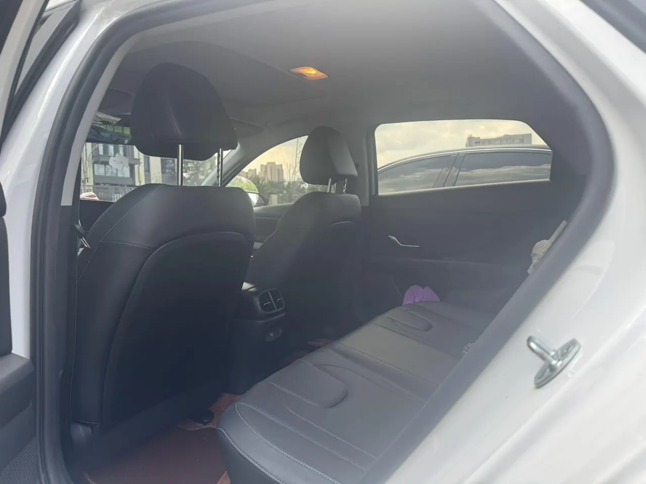 Hyundai 2023 Elantra -3-compartment 1.5 stepless LUX premium automatic gear 6