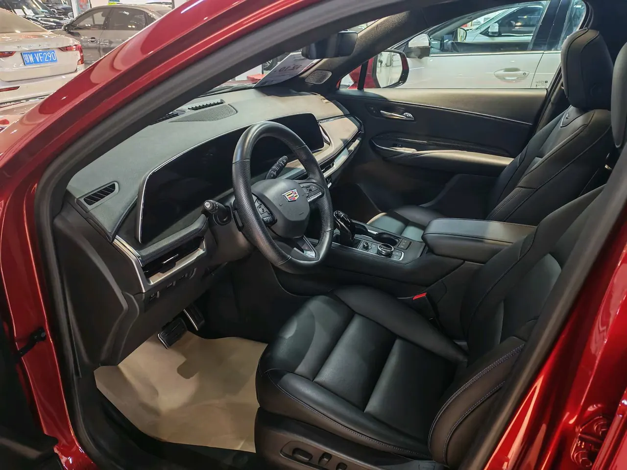 Cadillac 2024 XT4 48V 2.0T 28T 4-wheel drive luxury automatic gear 3