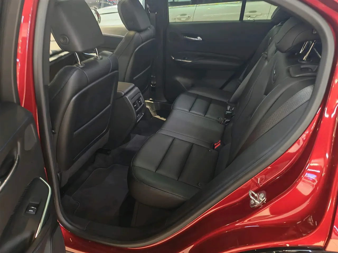 Cadillac 2024 XT4 48V 2.0T 28T 4-wheel drive luxury automatic gear 4