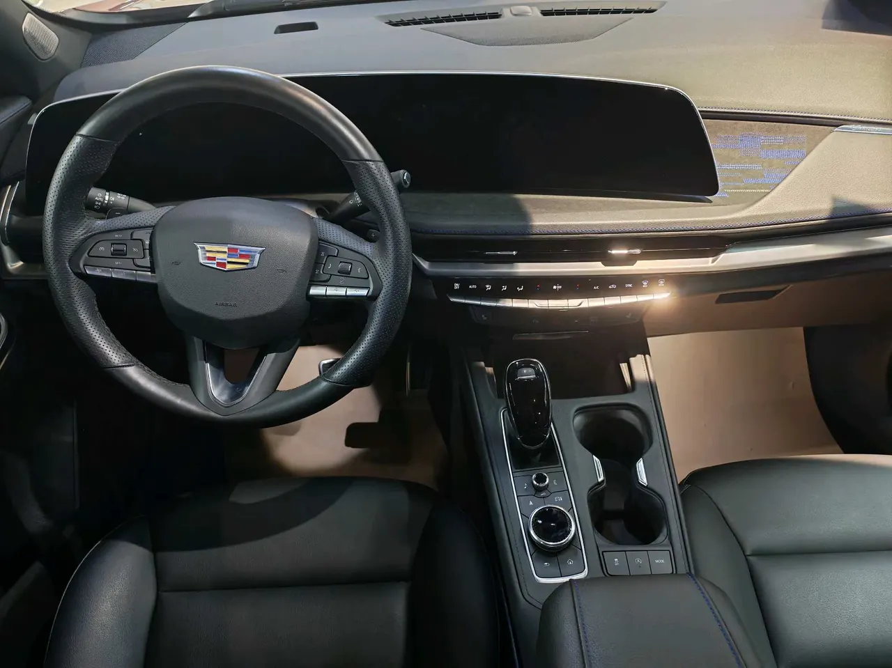 Cadillac 2024 XT4 48V 2.0T 28T 4-wheel drive luxury automatic gear 5