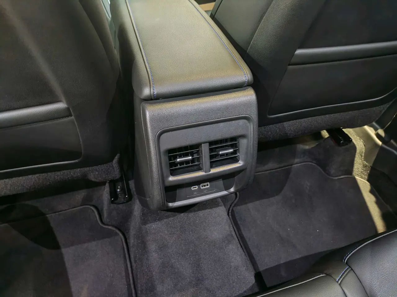 Cadillac 2024 XT4 48V 2.0T 28T 4-wheel drive luxury automatic gear 6