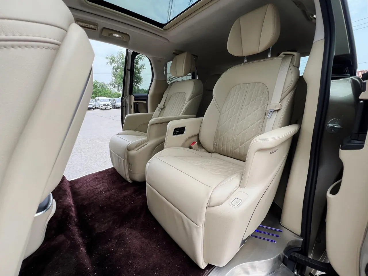 Buick 2023 GL8 ES Lu Zun 48V 2.0T 653T Flagship Automatic Gear 17