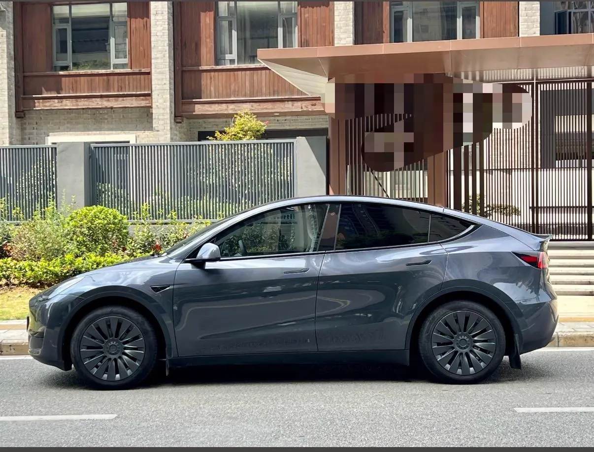 Tesla 2023 Model Y rear-wheel drive version automatic transmission 2