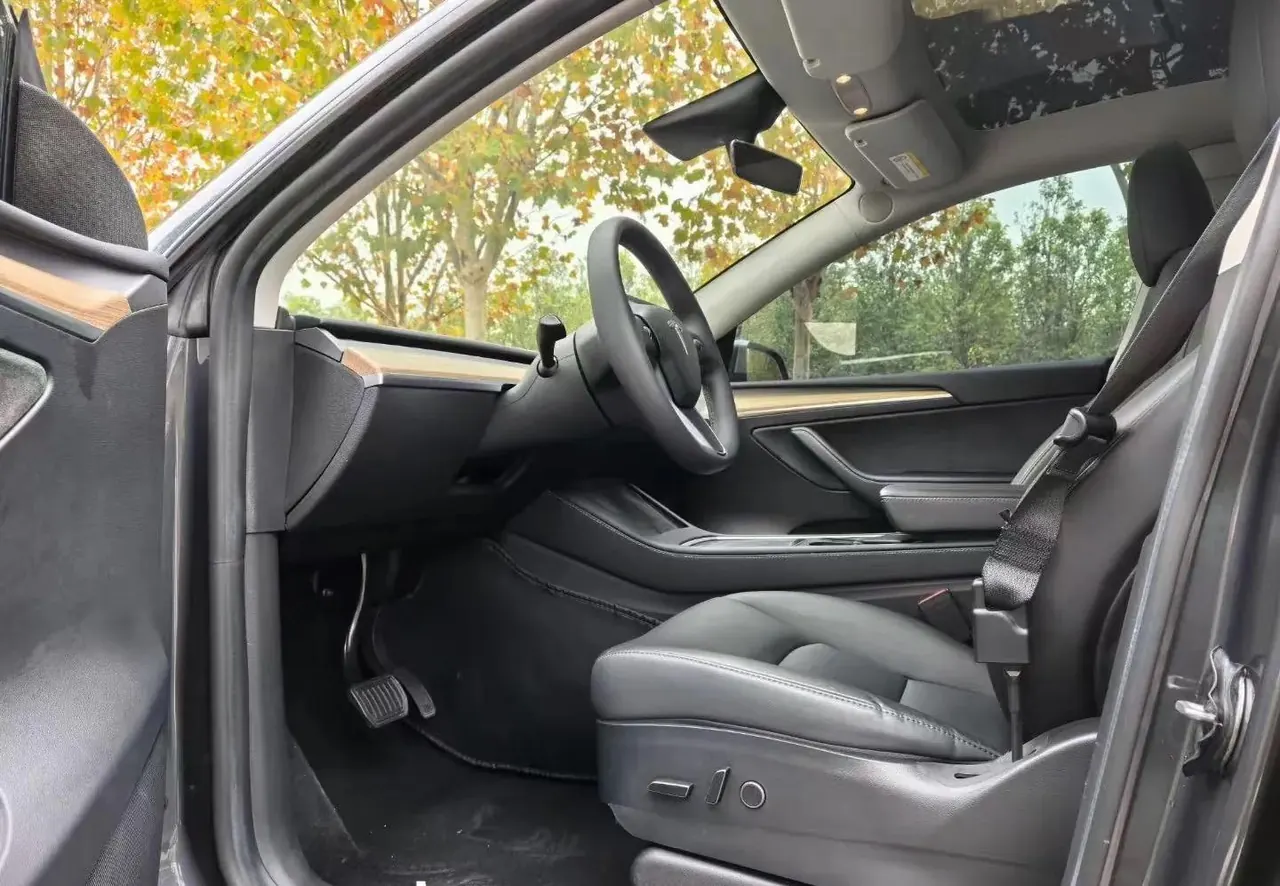 Tesla 2023 Model Y rear-wheel drive version automatic transmission 3