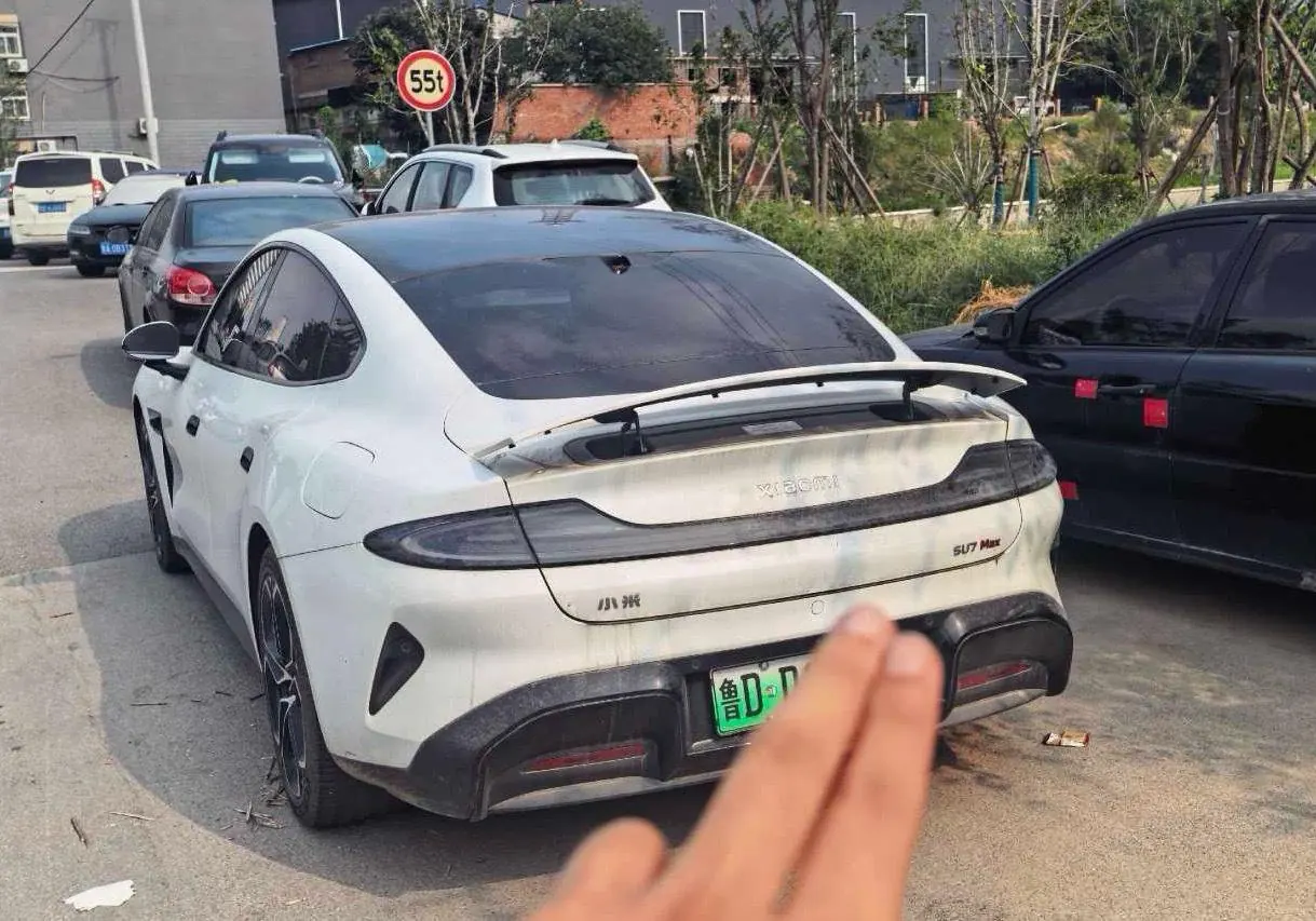 MI 2024 SU 7 750km Four-wheel Drive Max Founding Edition Automatic Gear 3