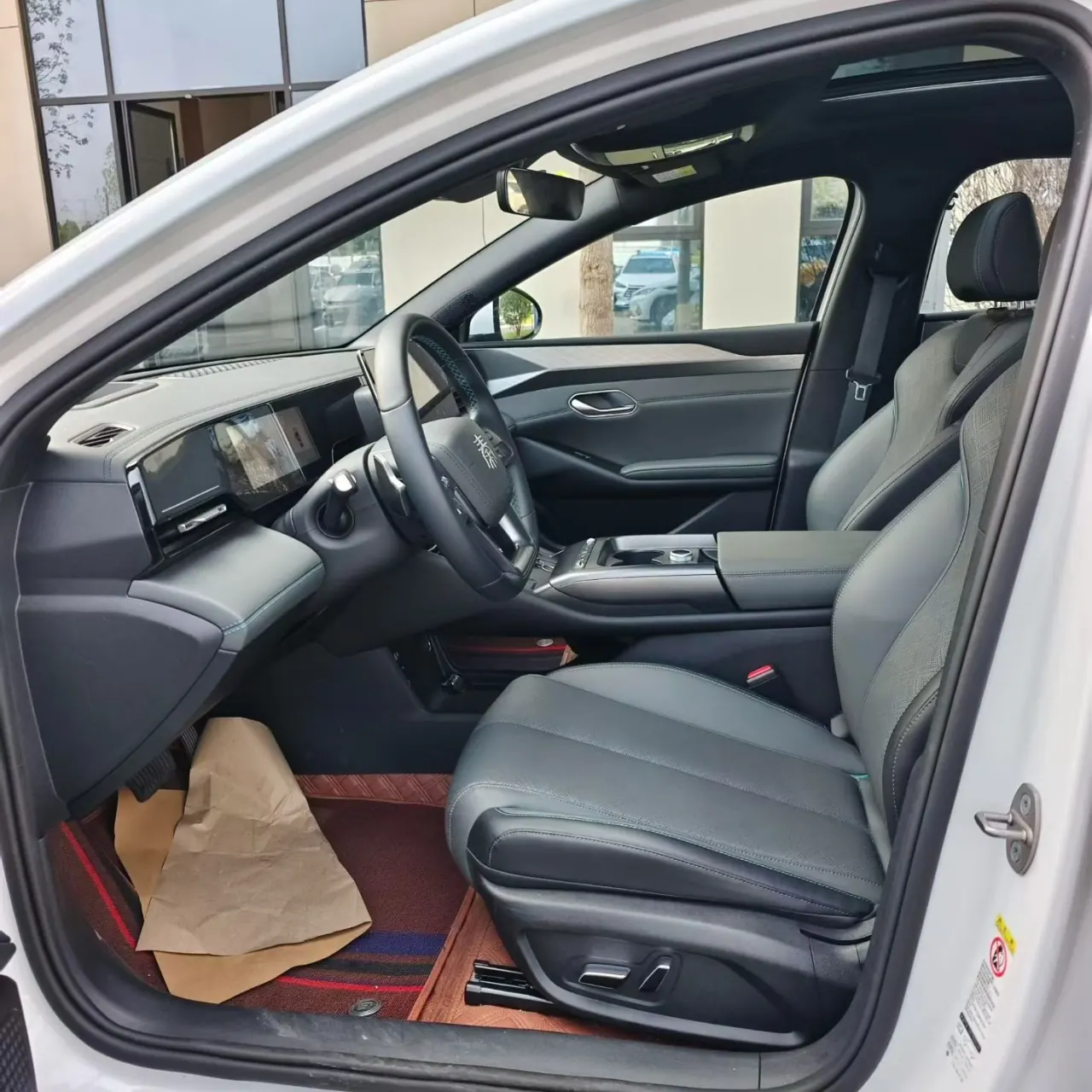 BYD 2025 Qin L EV 545KM cloud chariot type automatic gear 4