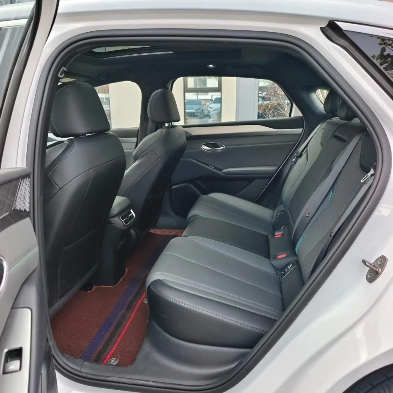 BYD 2025 Qin L EV 545KM cloud chariot type automatic gear 5