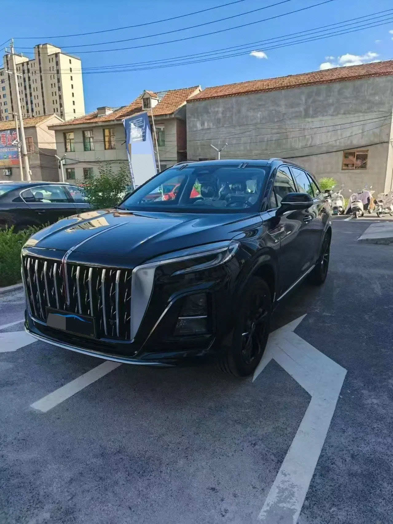 Open image lightbox: HongQi 2025 HS3 PHEV 1.5T 125km strength for 2 million commemorative automatic gear