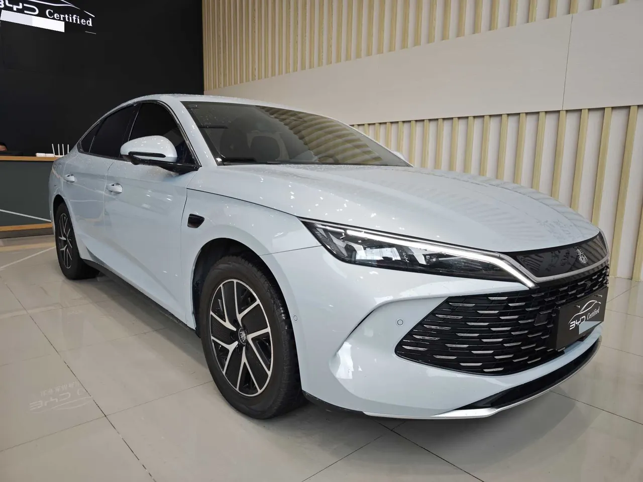 BYD 2025 Qin L DM-i 1.5 stepless smart driving version 120KM Exceed automatic gear 3