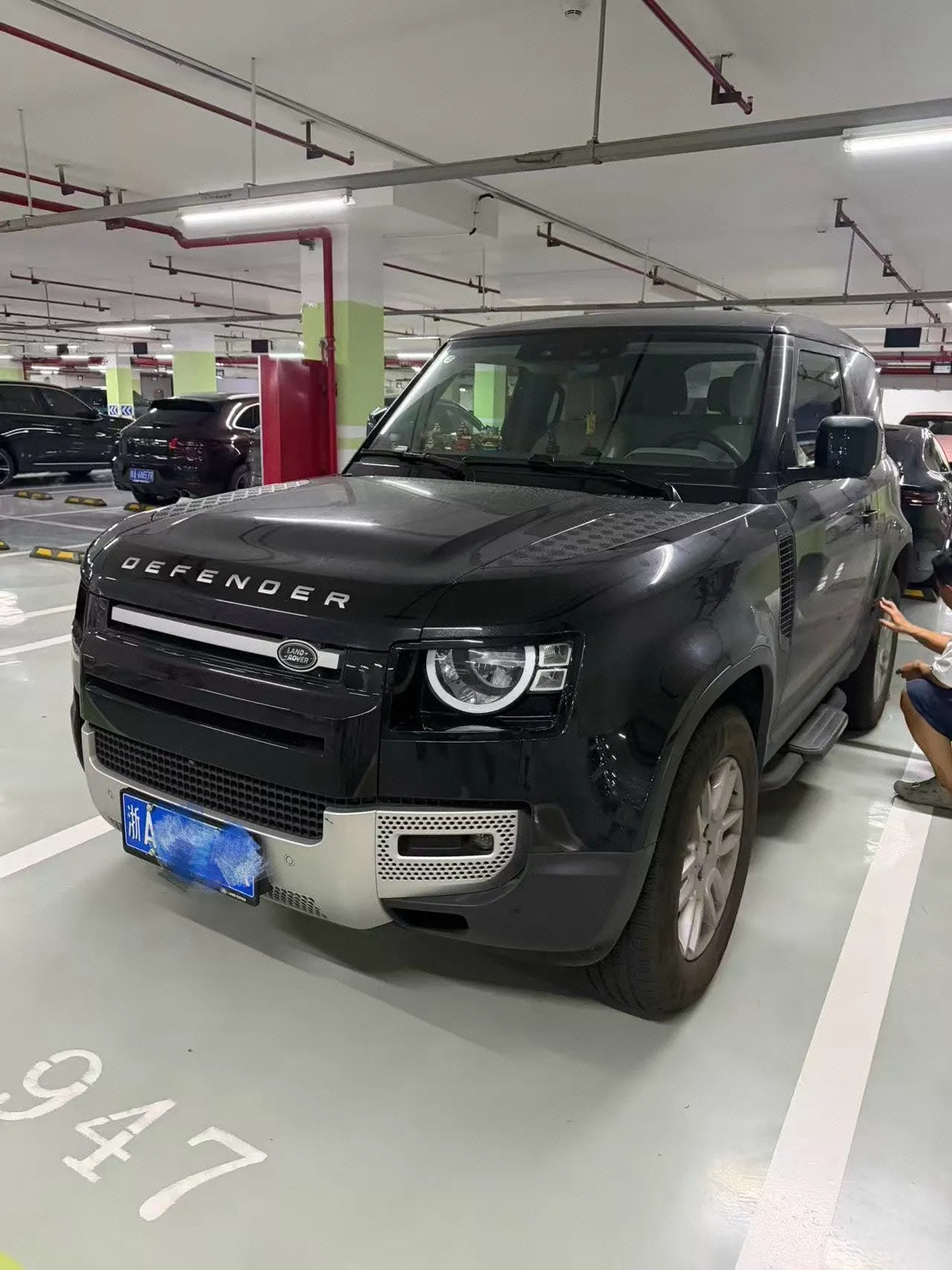 打开图片灯箱:Land Rover Guard (Imported) 2024 Guard 90 2.0T P300 S Automatic Gear