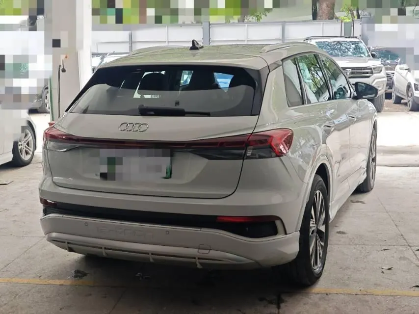 Audi 2022 Q4 e-tron 40 Creation Edition Automatic Gear 4