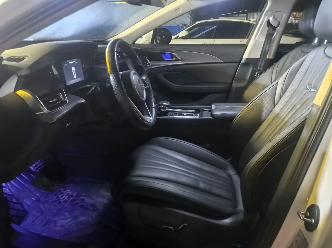 HongQi 2023 H5 2.0T Zhilian Flag Edition Automatic Gear 5