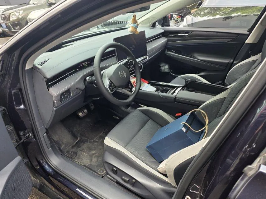 Volkswagen 2024 ID. 7 VIZZION PRO automatic transmission 3