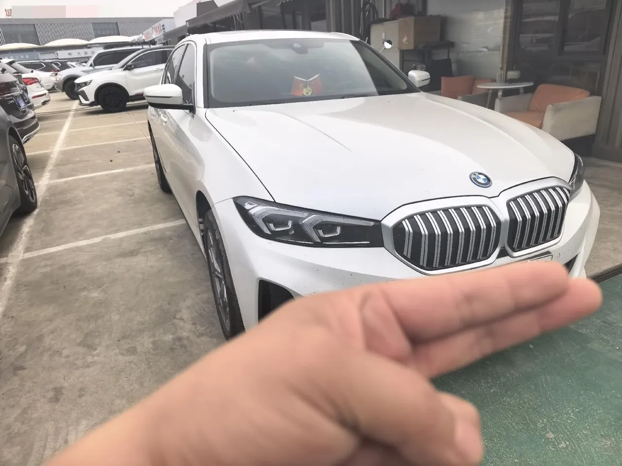 BMW 2024 i3 eDrive 35 L automatic gear 3