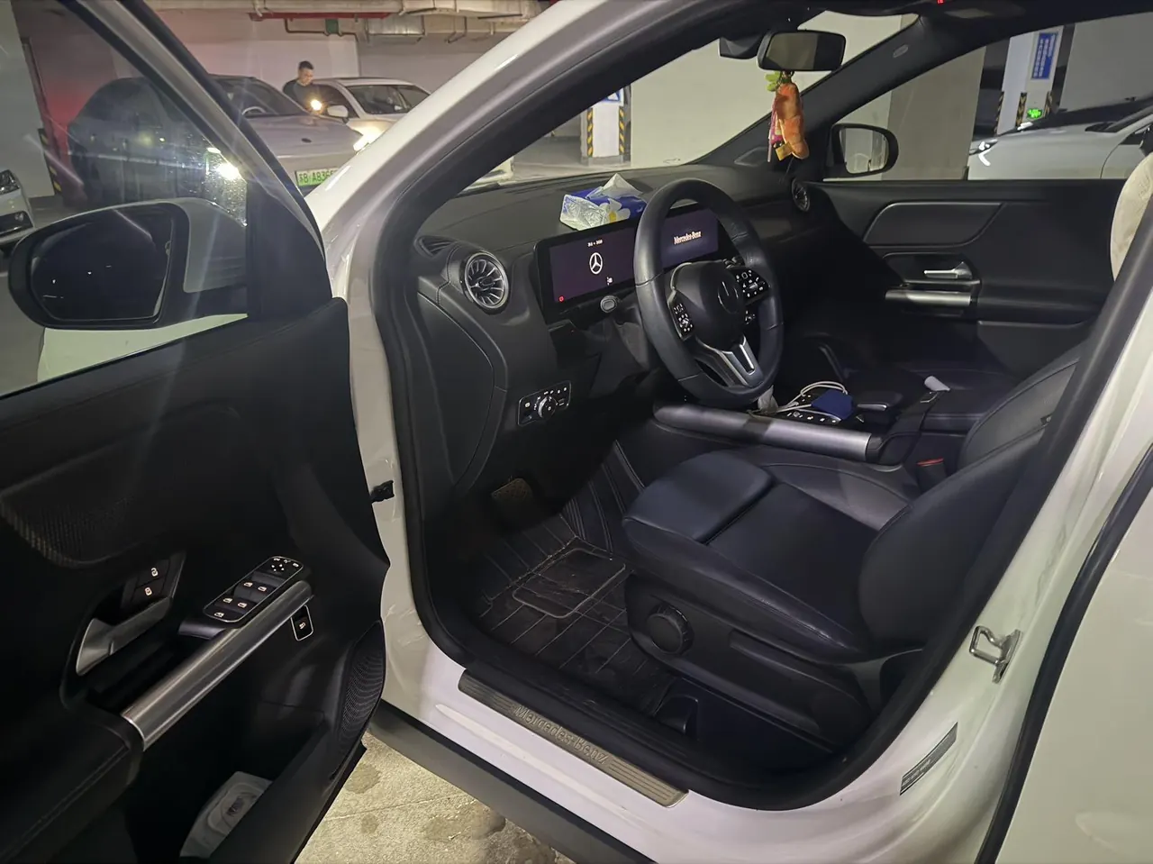 Mercedes Benz 2022 GLA 220 2.0T automatic gear 2