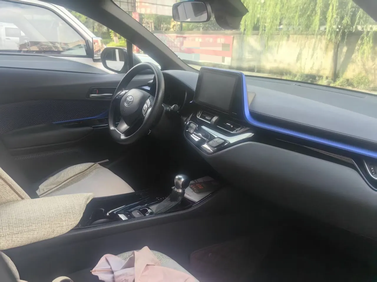 Toyota 2020 C- HR 2.0 stepless leading version of automatic gear 3